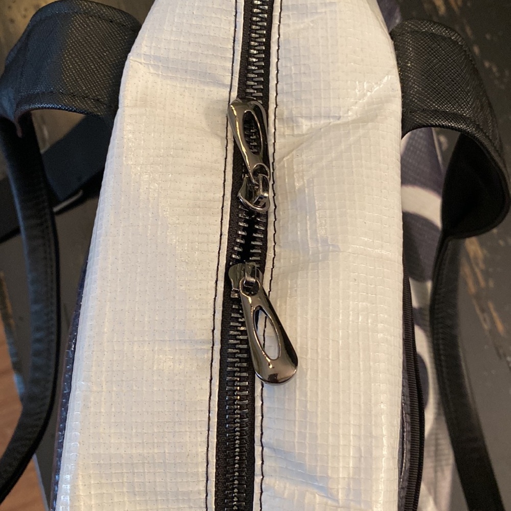 Rareform Maya Cross-Body - Picture 14 of 16
